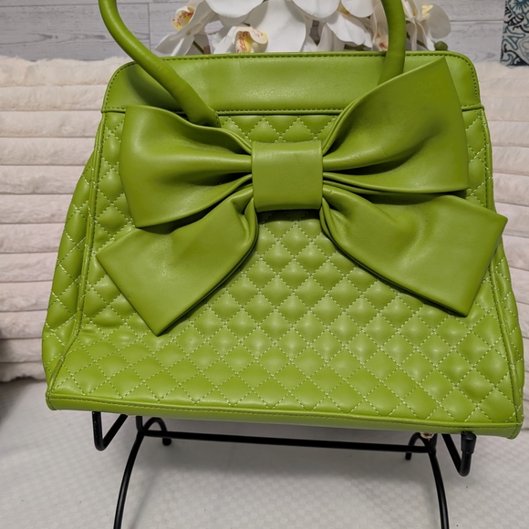 Elegant Lime Quilted Bow Shoulder Bag - Picture 1 of 4